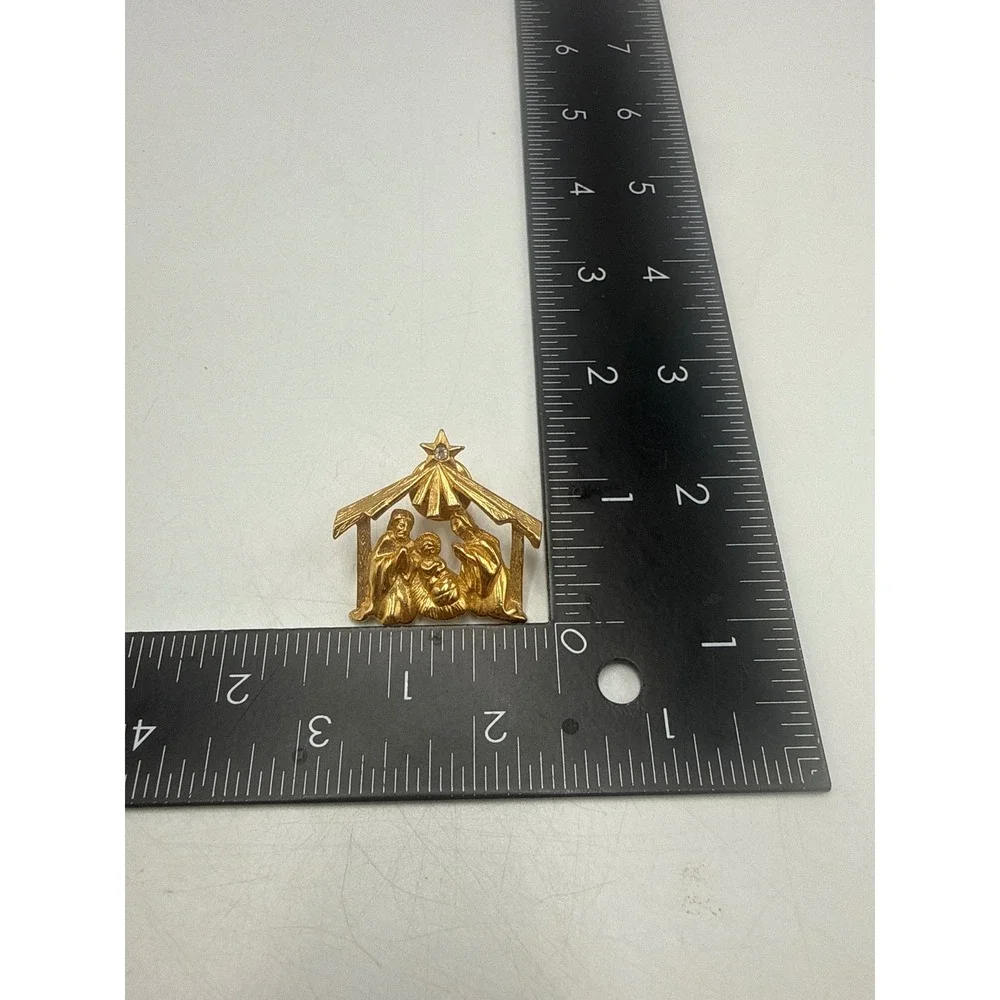 Gold Tone Nativity Scene Lapel Pin Rhinestone Star Bethlehem Christmas Brooch